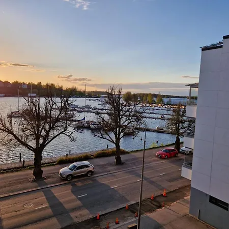 Tunnelmallinen Yoepymispaikka Sataman Sydaemessae Apartament